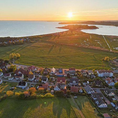 Schicke Fewo Mit Terrasse, Gratis Nutzung Vom Ahoi Erlebnisbad Und Sauna In Sellin - Haus De Niege Wech Fewo 02 Тиссов Екстериор снимка