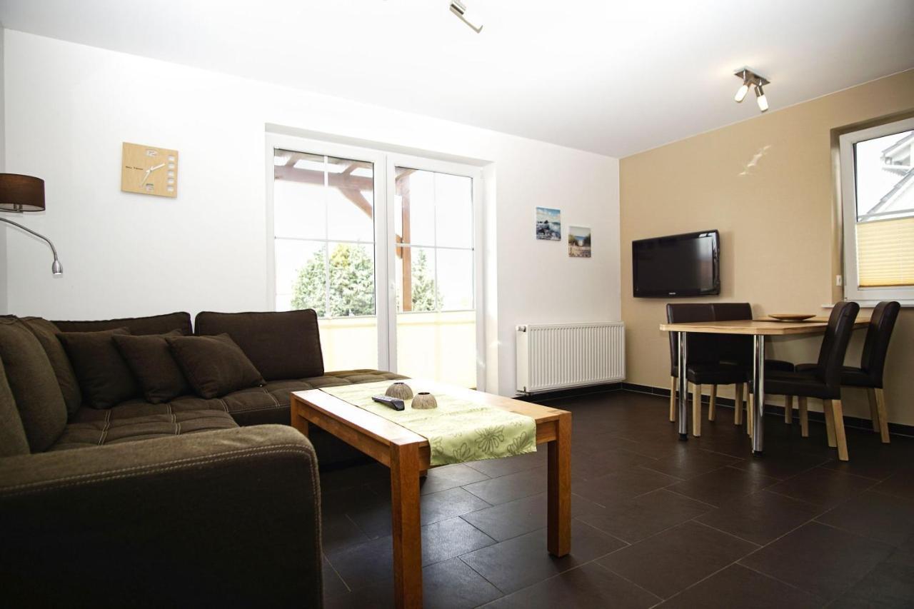 Schicke Fewo Mit Terrasse, Gratis Nutzung Vom Ahoi Erlebnisbad Und Sauna In Sellin - Haus De Niege Wech Fewo 02 Тиссов Екстериор снимка
